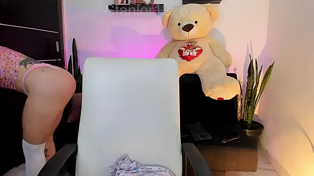 Stanlor1226 online show from October 9, 2025, 12:33 am