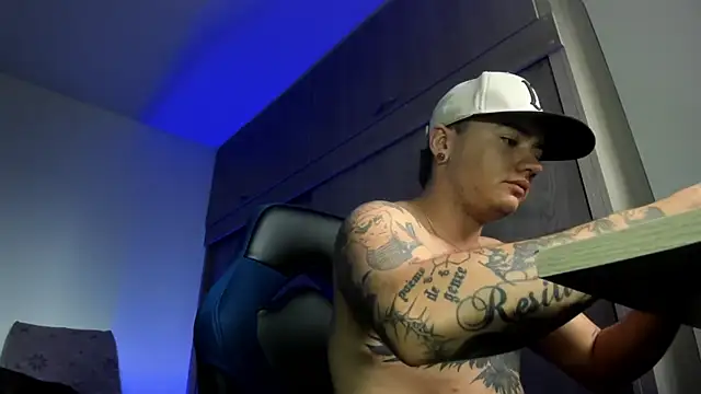 Snapshot of male_pussy chatting on December 22, 2025, 5:24 pm male pussy online show from December 22, 2025, 5:24 pm