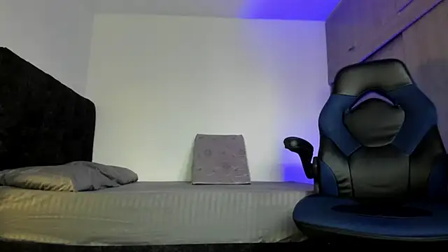 male pussy online show from October 20, 2025, 7:03 pm