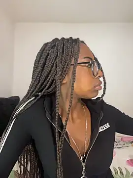 Raquel jones online show from December 19, 2025, 9:06 pm