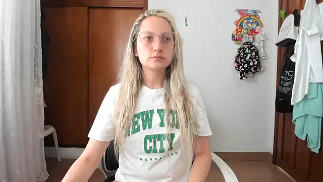 Snapshot of Adele_johnsonn1 chatting on November 11, 2025, 3:40 pm Adele johnsonn1 online show from November 11, 2025, 3:40 pm