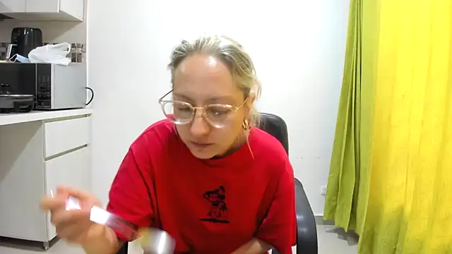 Snapshot of Adele_johnsonn1 chatting on March 3, 2025, 6:24 pm Adele johnsonn1 online show from March 3, 2025, 6:24 pm