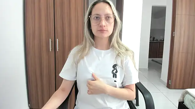 Snapshot of Adele_johnsonn1 chatting on September 11, 2025, 4:40 pm Adele johnsonn1 online show from September 11, 2025, 4:40 pm