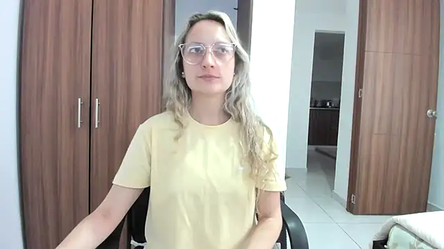 Snapshot of Adele_johnsonn1 chatting on September 16, 2025, 2:51 pm Adele johnsonn1 online show from September 16, 2025, 2:51 pm