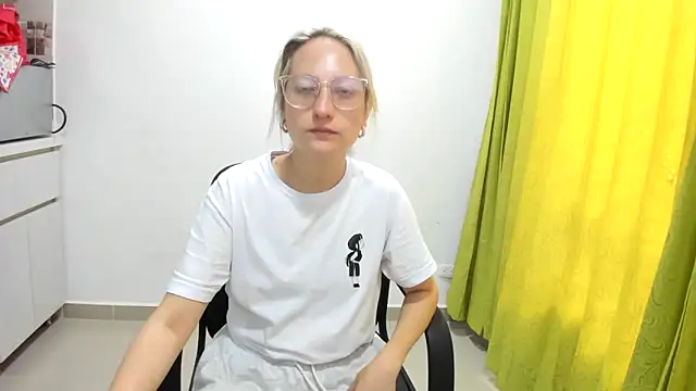 Snapshot of Adele_johnsonn1 chatting on March 19, 2025, 3:19 pm Adele johnsonn1 online show from March 19, 2025, 3:19 pm