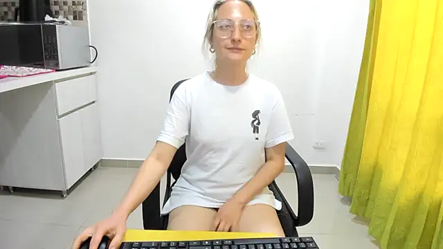 Snapshot of Adele_johnsonn1 chatting on February 28, 2025, 7:46 pm Adele johnsonn1 online show from February 28, 2025, 7:46 pm