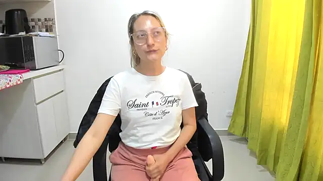 Snapshot of Adele_johnsonn1 chatting on February 18, 2025, 4:14 pm Adele johnsonn1 online show from February 18, 2025, 4:14 pm