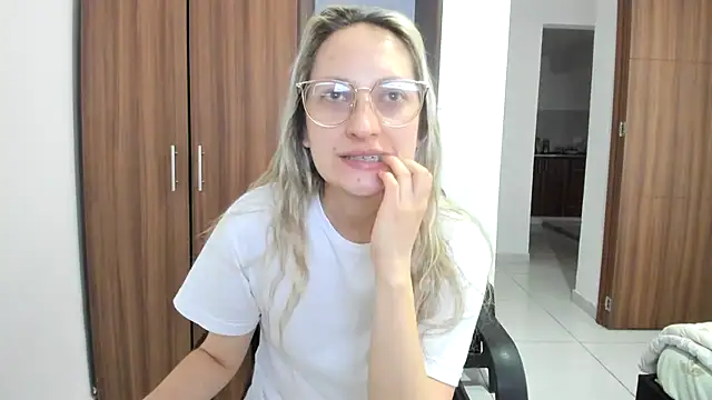 Snapshot of Adele_johnsonn1 chatting on September 10, 2025, 4:28 pm Adele johnsonn1 online show from September 10, 2025, 4:28 pm