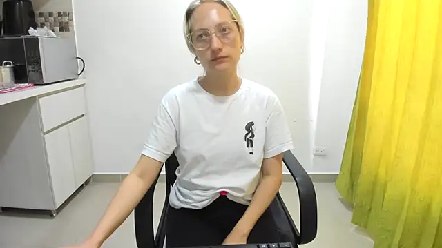 Snapshot of Adele_johnsonn1 chatting on February 28, 2025, 1:36 pm Adele johnsonn1 online show from February 28, 2025, 1:36 pm