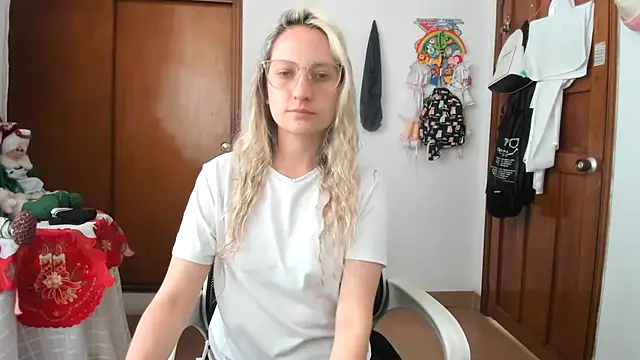 Adele johnsonn1 online show from December 4, 2025, 3:22 pm