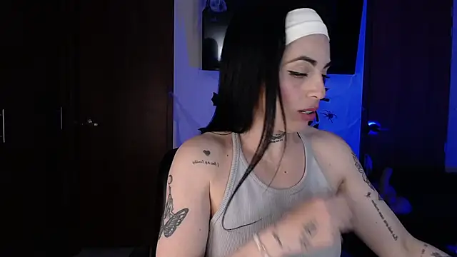 violett honney online show from October 16, 2025, 5:05 am