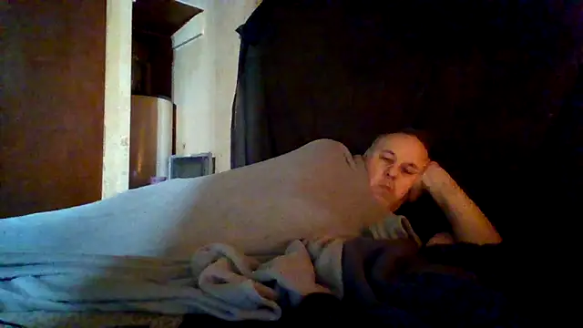 Nightshade7712 online show from December 14, 2025, 8:09 am