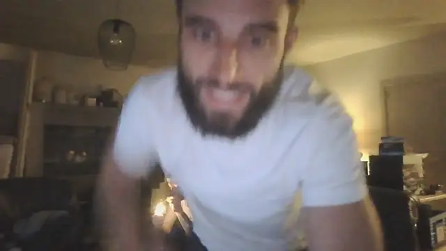 Vekie 007 online show from May 17, 2026, 12:21 am