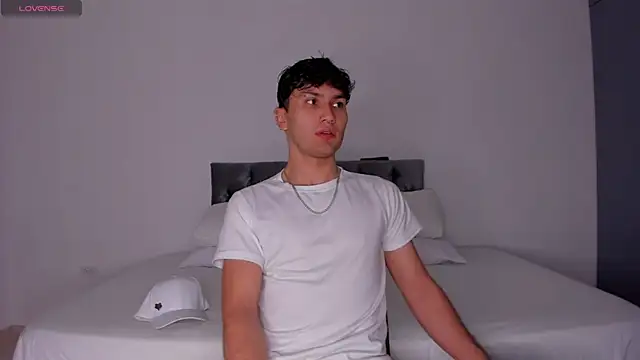 Valerio James7 online show from March 11, 2025, 11:58 pm