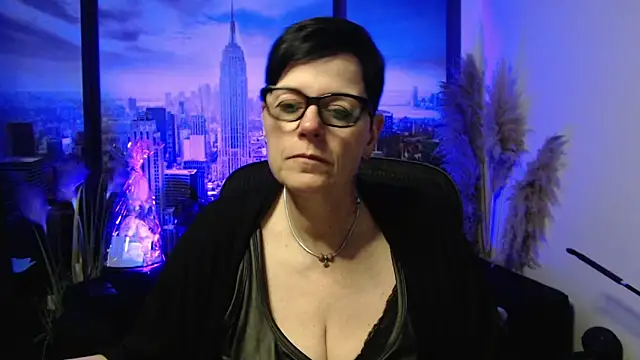 ninarandmann online show from May 16, 2026, 2:49 pm
