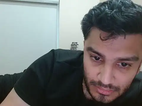 Snapshot of robintoit chatting on June 7, 2026, 5:01 am robintoit online show from June 7, 2026, 5:01 am