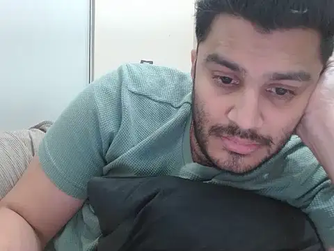 Snapshot of robintoit chatting on May 3, 2026, 8:45 pm robintoit online show from May 3, 2026, 8:45 pm
