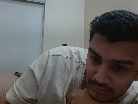Snapshot of robintoit chatting on April 17, 2026, 1:19 am robintoit online show from April 17, 2026, 1:19 am