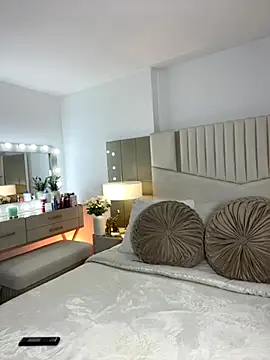  laura 02 online show from December 2, 2025, 6:31 pm