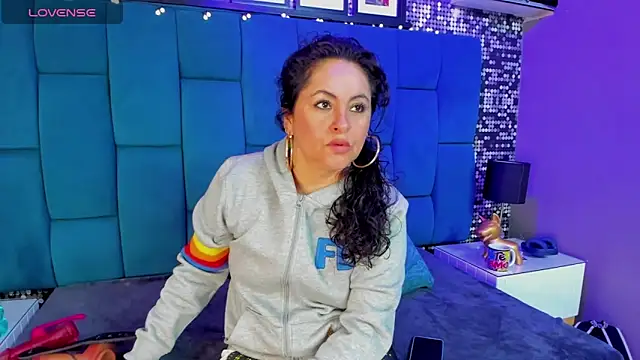 Snapshot of hanny_milf chatting on December 22, 2025, 11:54 am hanny milf online show from December 22, 2025, 11:54 am