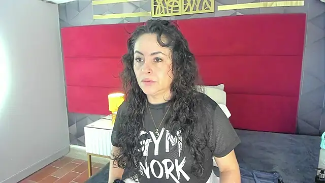 Snapshot of hanny_milf chatting on April 25, 2026, 11:35 am hanny milf online show from April 25, 2026, 11:35 am