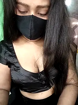 Idhika Paul online show from December 4, 2025, 3:22 pm