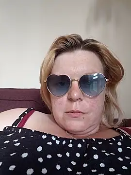 pinkieMilfPUSY online show from June 9, 2026, 11:44 am