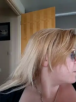 pinkieMilfPUSY online show from June 15, 2026, 12:27 pm