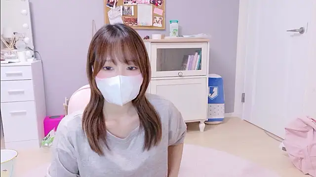 Snapshot of Yui-Ch chatting on November 10, 2025, 1:16 pm Yui-Ch online show from November 10, 2025, 1:16 pm