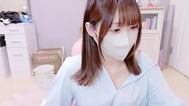 Snapshot of Yui-Ch chatting on March 18, 2025, 12:28 pm Yui-Ch online show from March 18, 2025, 12:28 pm