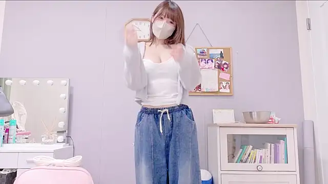 Snapshot of Yui-Ch chatting on March 13, 2025, 11:51 am Yui-Ch online show from March 13, 2025, 11:51 am