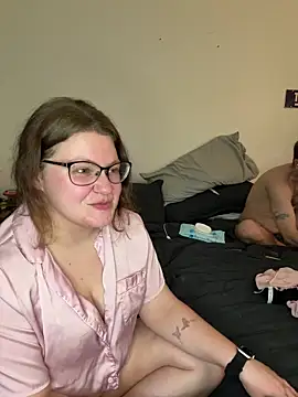 sexybee124 online show from April 15, 2026, 4:07 am