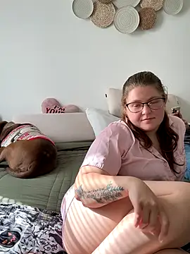 sexybee124 online show from October 15, 2025, 3:20 pm