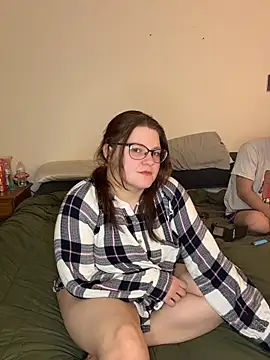 sexybee124 online show from April 10, 2026, 4:19 am