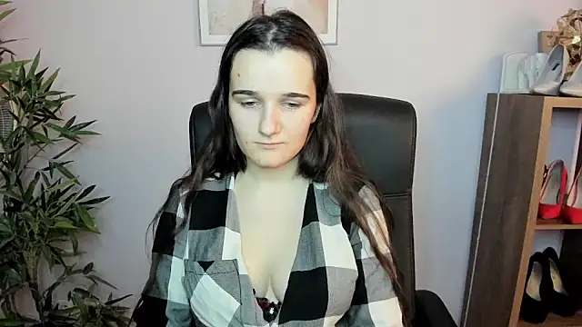 Snapshot of KateDelight chatting on December 22, 2024, 8:14 pm KateDelight online show from December 22, 2024, 8:14 pm