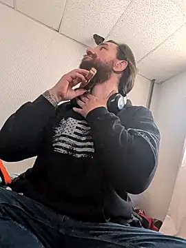 Snapshot of Armyexhibitionistvet chatting on April 26, 2026, 9:56 pm Armyexhibitionistvet online show from April 26, 2026, 9:56 pm