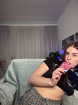 Snapshot of Milkissss chatting on February 21, 2025, 8:16 pm Milkissss online show from February 21, 2025, 8:16 pm