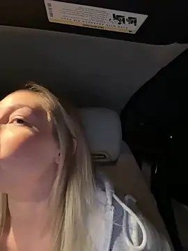 Snapshot of LuisaBecker chatting on February 2, 2026, 8:19 pm LuisaBecker online show from February 2, 2026, 8:19 pm