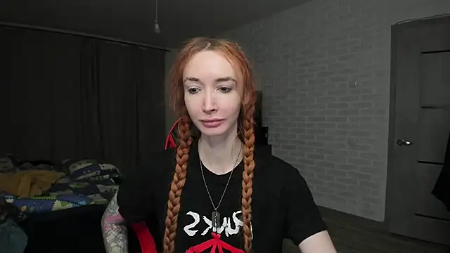 Roxy Silver online show from February 25, 2025, 1:52 am