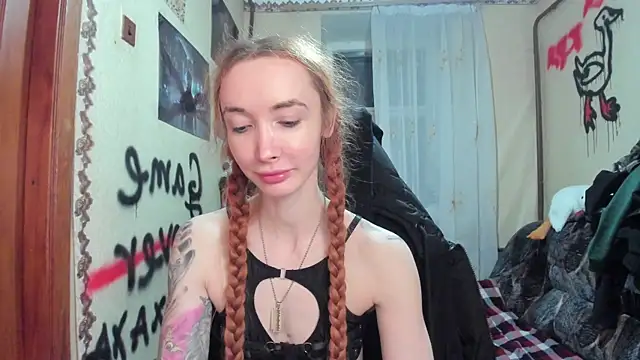 Roxy Silver online show from February 26, 2025, 6:59 pm