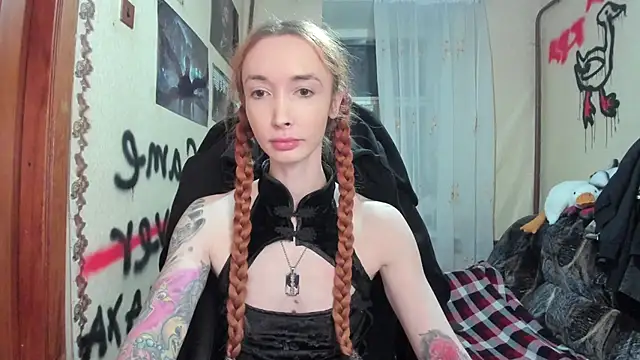 Roxy Silver online show from February 28, 2025, 7:25 pm