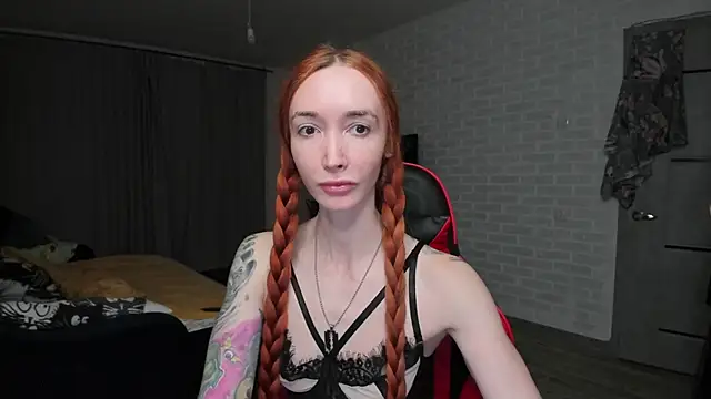 Roxy Silver online show from October 19, 2025, 8:44 pm