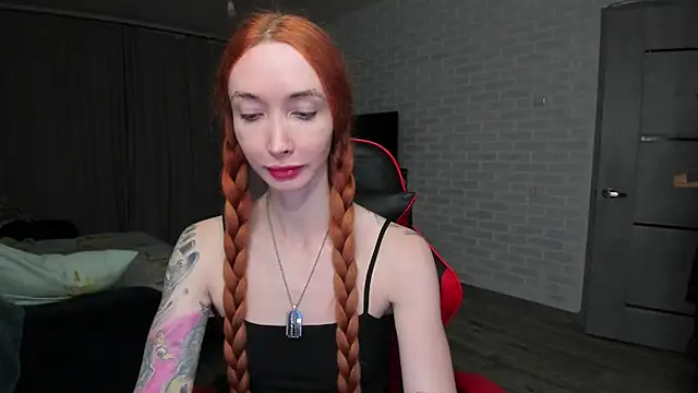 Roxy Silver online show from September 12, 2025, 9:03 pm