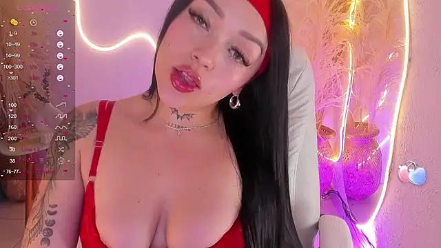 Snapshot of ViolettaHotLatin_ chatting on March 13, 2025, 12:02 pm ViolettaHotLatin online show from March 13, 2025, 12:02 pm