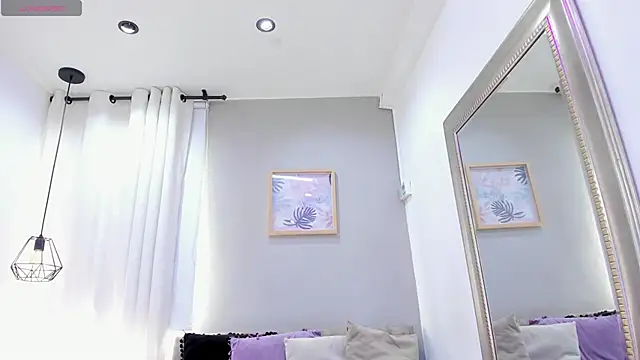  AlejaCruz  online show from November 14, 2025, 7:28 pm