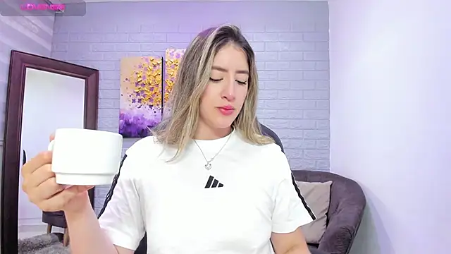 Snapshot of _AlejaCruz_ chatting on March 26, 2026, 7:34 pm AlejaCruz online show from March 26, 2026, 7:34 pm