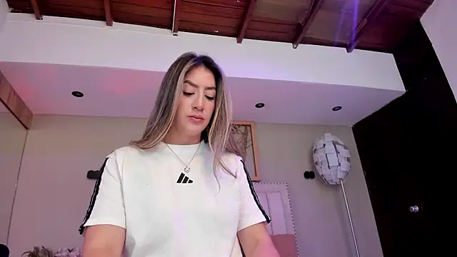 Snapshot of _AlejaCruz_ chatting on April 5, 2026, 5:52 pm AlejaCruz online show from April 5, 2026, 5:52 pm