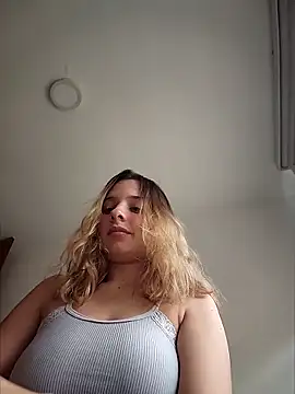 Sophy Bunny online show from March 12, 2026, 7:29 pm