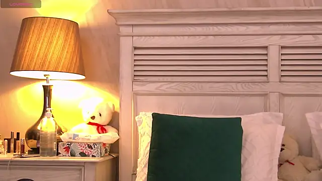 GinaMence online show from October 17, 2025, 5:26 pm