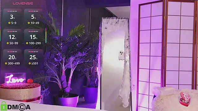 Snapshot of OliviaHawn chatting on October 31, 2025, 8:27 pm OliviaHawn online show from October 31, 2025, 8:27 pm